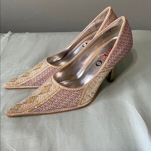 RedToo Elegant Gold Beaded Embellished Pointy 3” Pumps Size 7.5